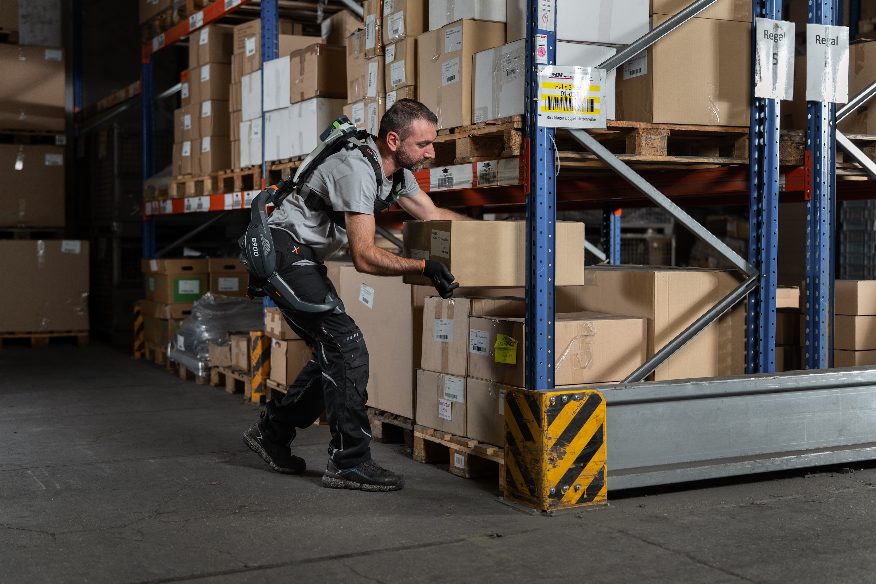 Worker with exoIQ B900 exoskeleton